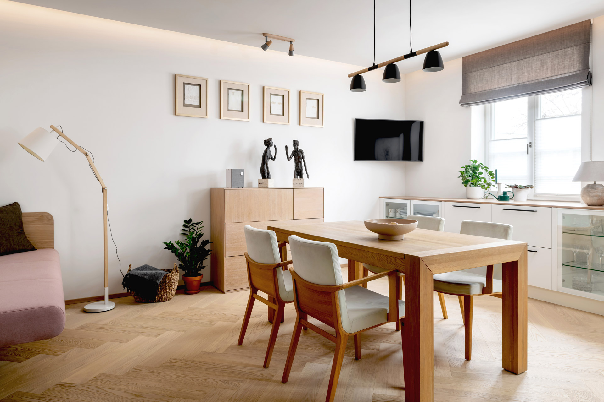 Hanák Furniture Customized interior Rounded elements