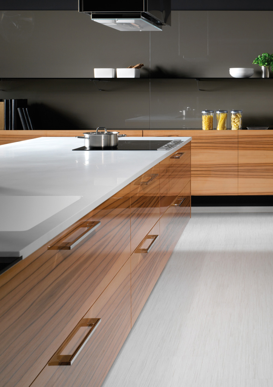 Modern LINE / PALOMA kitchen in tineo veneer / mocca lacquer - high gloss.