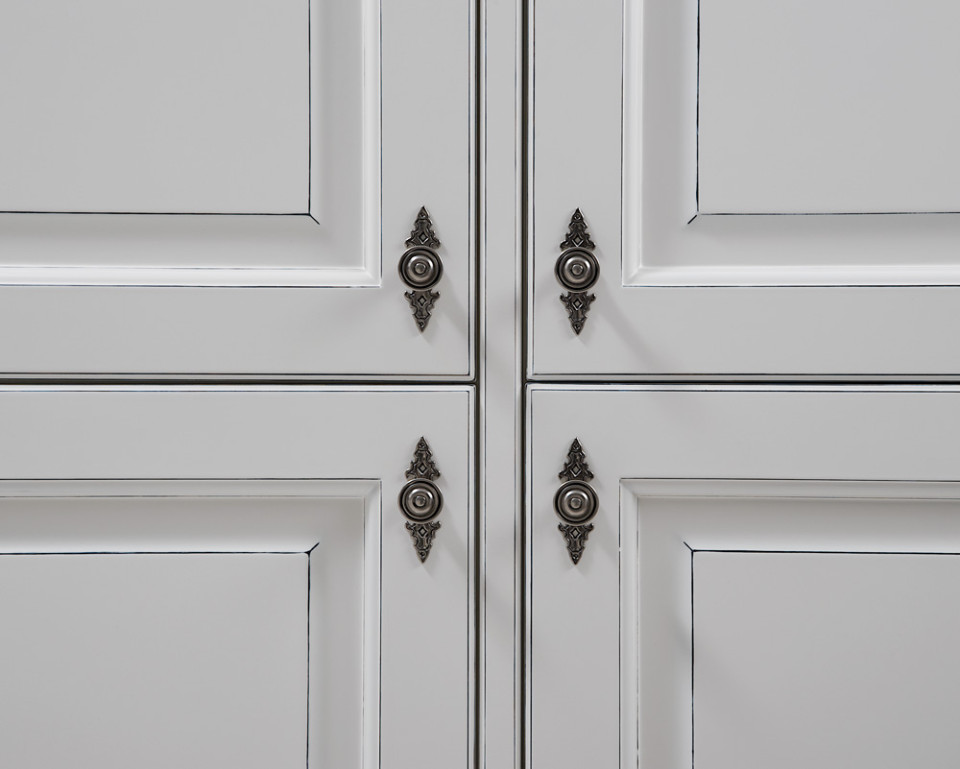 Rustic kitchen set Hanák, model MILANO in white matt lacquer with handmade gray patina.