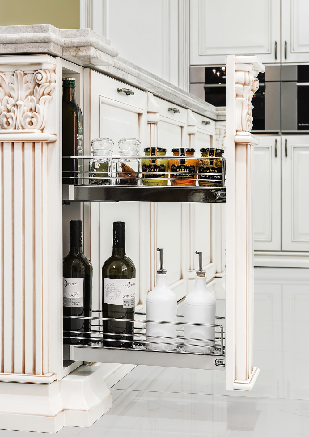 Pull-out inner shelves in the decorative columns are also cleverly hidden in the kitchen The elegant rustic cuisine of the Royal is truly classy
