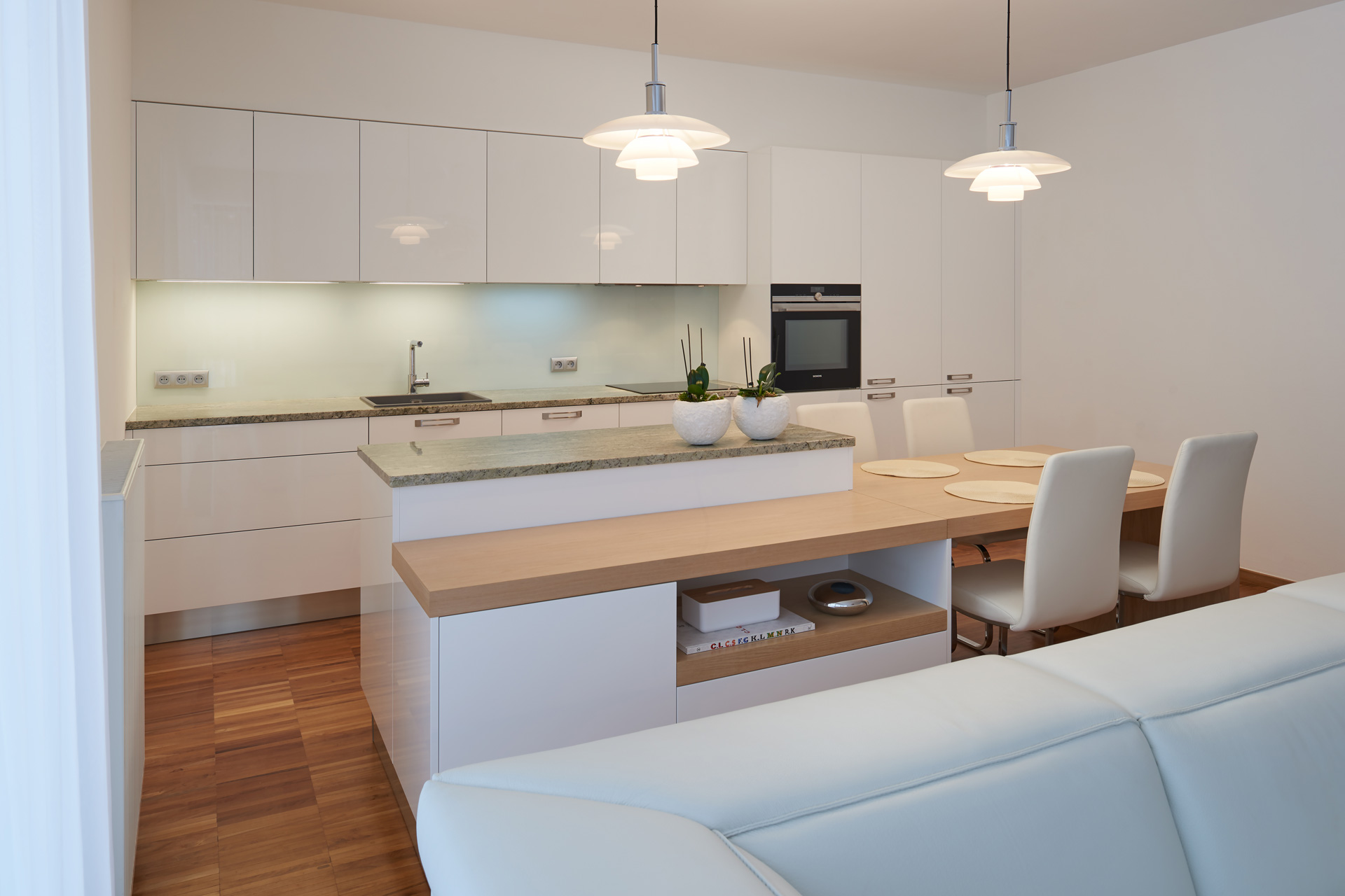 Hanák furniture White kitchen
